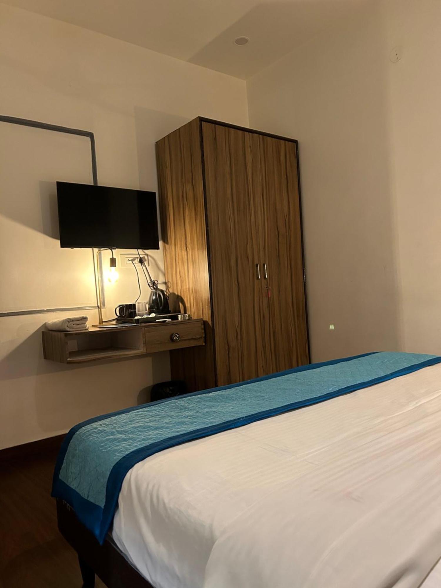 Gallivanto Inn - Rohini Delhi  Extérieur photo